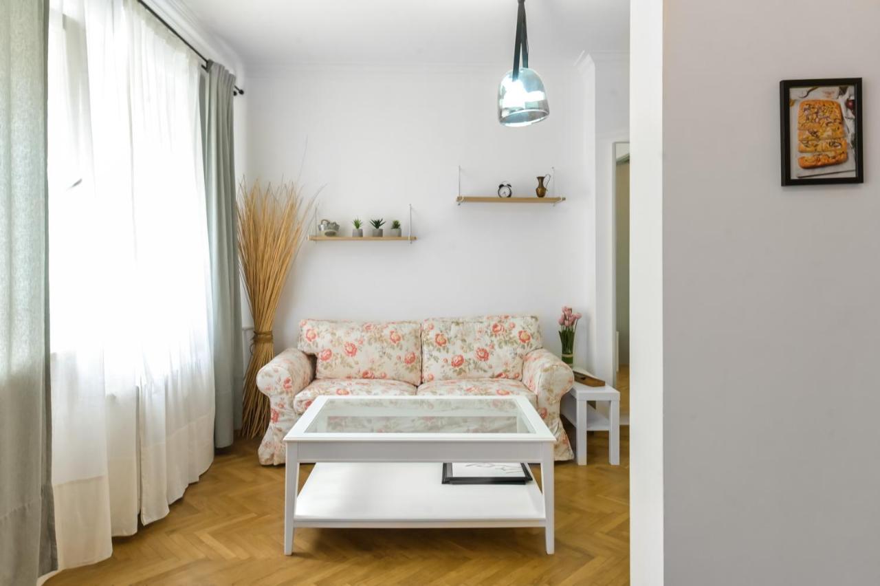 Floral Studio Retreat In Sofia City Center By Flat Mаnager Dış mekan fotoğraf